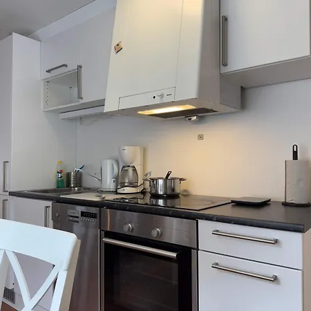 Cozy - Free Parking Apartment